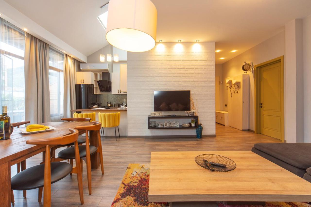Luxury 4 Bedroom Apartment #1 In The City Center Of Tbilisi Esterno foto