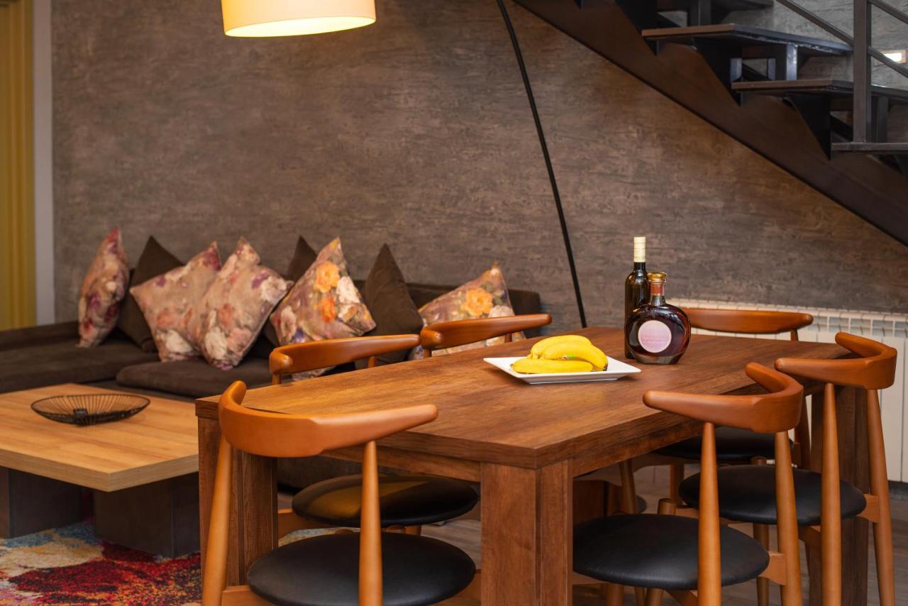 Luxury 4 Bedroom Apartment #1 In The City Center Of Tbilisi Esterno foto