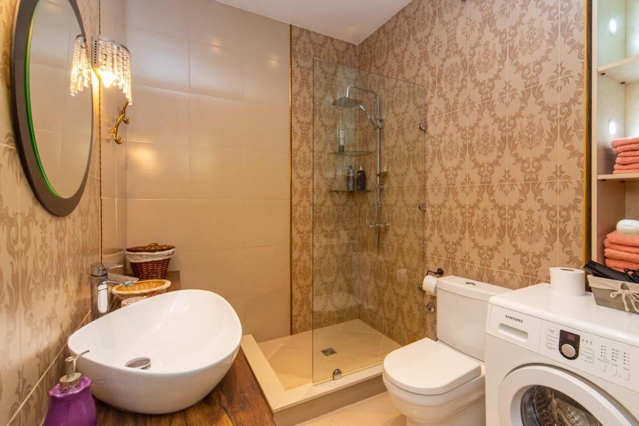 Luxury 4 Bedroom Apartment #1 In The City Center Of Tbilisi Esterno foto